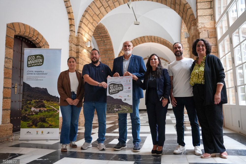 CádizAlDía.- La VI Ecomaratón La Donaira aunará deporte y parajes "espectaculares" entre El Gastor y Montecorto El vicepresidente segundo de la Diputación de Cádiz y responsable de Deportes, Javier Vidal, la alcaldesa de El Gastor, Isabel Moreno, y el director de la carrera, Jorge Sánchez, presentan la Ecomaratón La Donaira