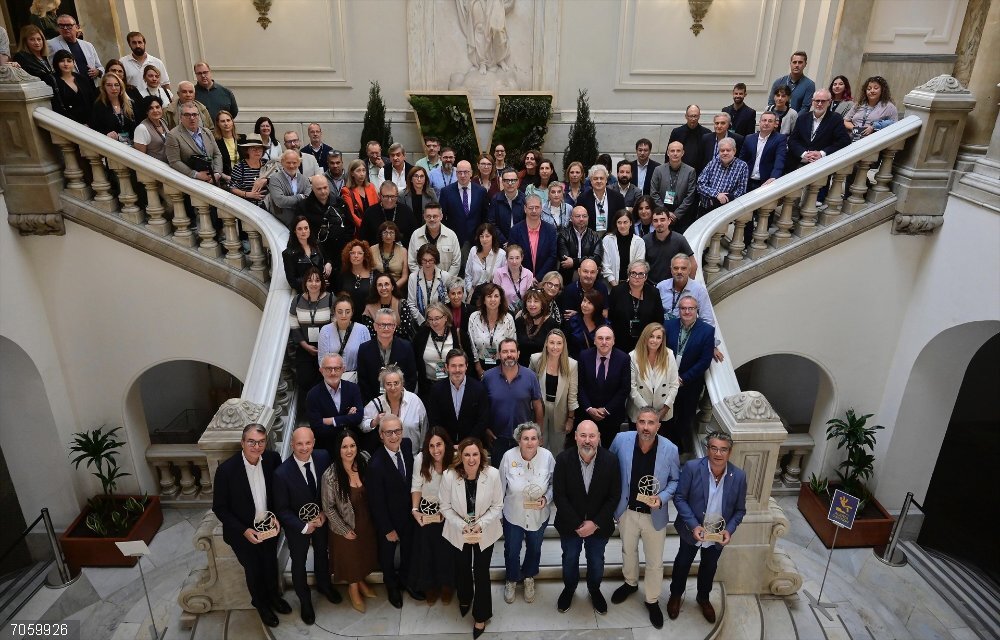 Zaragoza.- El Ayuntamiento recibe el premio nacional METRAE por promocionar el pequeño comercio y revitalizar mercados El Ayuntamiento de Zaragoza recibe el premio nacional METRAE por promocionar el pequeño comercio y revitalizar mercados