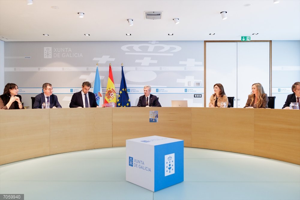 Consello.- La Xunta declara proyecto industrial estratégico una planta de producción de carbón vegetal en Dumbría O titular do Executivo galego, Alfonso Rueda, preside a reunión do Consello da Xunta. Sala do Consello, 27/10/25.