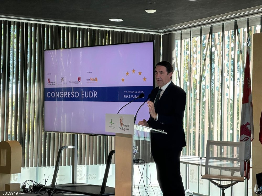 La Junta reclama que el futuro Reglamento Europeo contra la Deforestación no tenga impactos negativos para las empresas El consejero de Medio Ambiente, Vivienda y Ordenación del Territorio de Castilla y León, Juan Carlos Suárez-Quiñones, interviene en el Congreso 'EUDR: un análisis para su aplicación práctica en las industrias de la madera'.