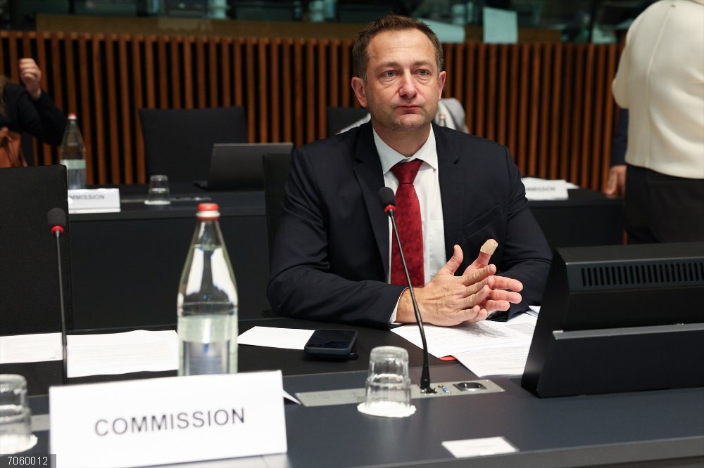 Economía.- Bruselas confía que acuerdo con Ucrania para libre comercio agrícola elimine los vetos unilaterales El comisario de Agricultura, Christophe Hansen, en el marco del consejo de Agricultura y Pesca de la UE.