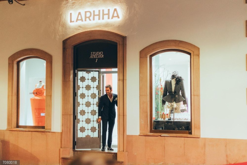 Córdoba.- El diseñador Miguel Marín Lara vuelve a su origen andaluz y abre su 'atelier' en Montoro El diseñador Miguel Marín Lara, en la puerta de su nuevo 'atelier' en Montoro.