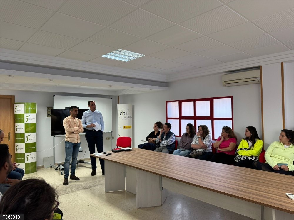 Jaén.- MásJaén.- Línea de ayudas de Diputación para que los jóvenes puedan adquirir una vivienda en la Sierra de Segura Presentación de las ayudas para que los jóvenes puedan adquirir una vivienda en la Sierra de Segura