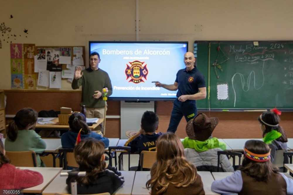 El Ayuntamiento fomenta la seguridad compartida en las aulas con la realización de simulacros de emergencias El Ayuntamiento fomenta la seguridad compartida en las aulas con la realización de simulacros de emergencias
