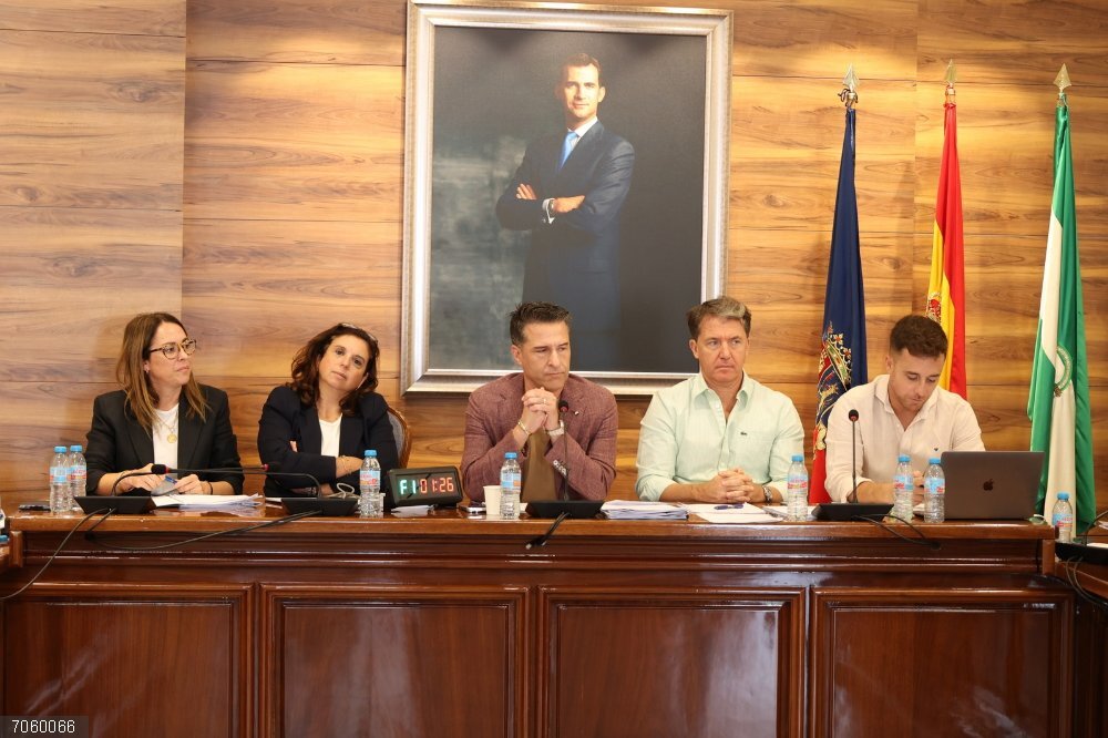 Málaga.- El pleno de Torrox aprueba una modificación del PGOU para crear suelos industriales en la costa Un momento de la sesión plenaria ordinaria del mes de octubre.