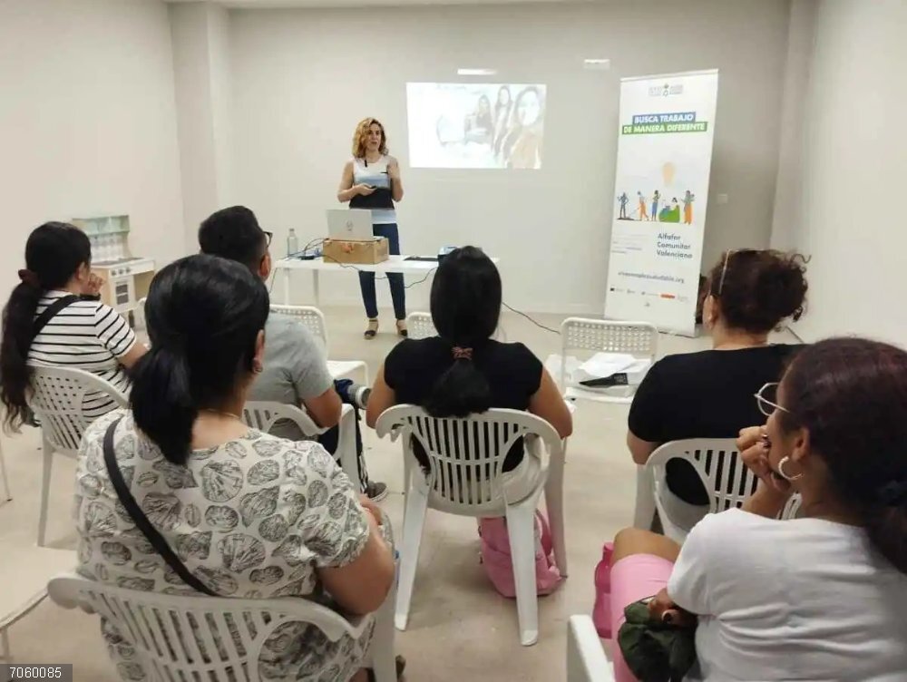 Acción contra el Hambre se establece en Valencia con programas de formación y empleo para los afectados por la dana Una de las sesiones de formación y empleo celebrada en Alfafar, Valencia.