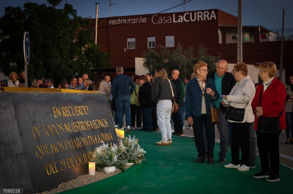 Torrent recuerda a los fallecidos en la dana con un emotivo acto en el monumento del Mas del Jutge Torrent recuerda a los fallecidos en la dana con un emotivo acto en el monumento del Mas del Jutge