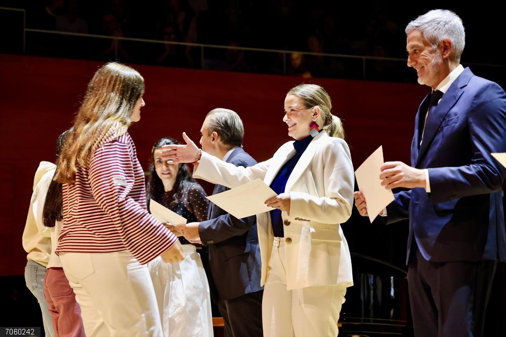 El Govern premia a 142 estudiantes de Primaria de Mallorca por su rendimiento académico La presidenta del Govern, Marga Prohens, participa en la entrega de los Premios al Esfuerzo y al Rendimiento Académico Excelente.