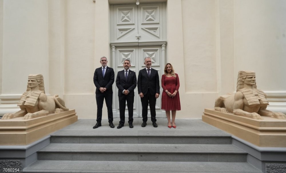 Reabre en Tenerife el único Templo Masónico de España tras una rehabilitación de tres millones de euros El presidente de Canarias, Fernando Clavijo, el el alcalde de Santa Cruz de Tenerife, José Manuel Bermúdez, el ministro de Memoria Democrática, Ángel Víctor Torres, y la presidenta del Cabildo, Rosa Dávila, en la reapertura del Templo Masónico