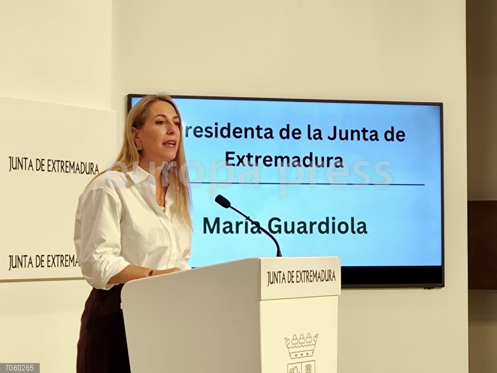 Guardiola adelanta las elecciones autonómicas en Extremadura para el próximo 21 de diciembre La presidenta de la Junta de Extremadura, María Guardiola, durante una rueda de prensa en la sede de Presidencia de la Junta, a 27 de octubre de 2025, en Mérida, Extremadura (España). Guardiola ha tomado la decisión de convocar elecciones después del “bloqueo” alcanzado en la región por no poder aprobar los presupuestos de la comunidad de 2026, debido a la “irresponsabilidad” de los grupos parlamentarios.