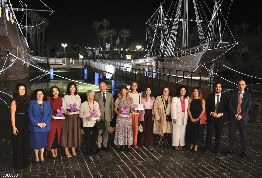 Huelva.- La Diputación de Huelva entrega los II Premios al Emprendimiento y Liderazgo Femenino Foto familiar de los II Premios al Emprendimiento y Liderazgo Femenino.