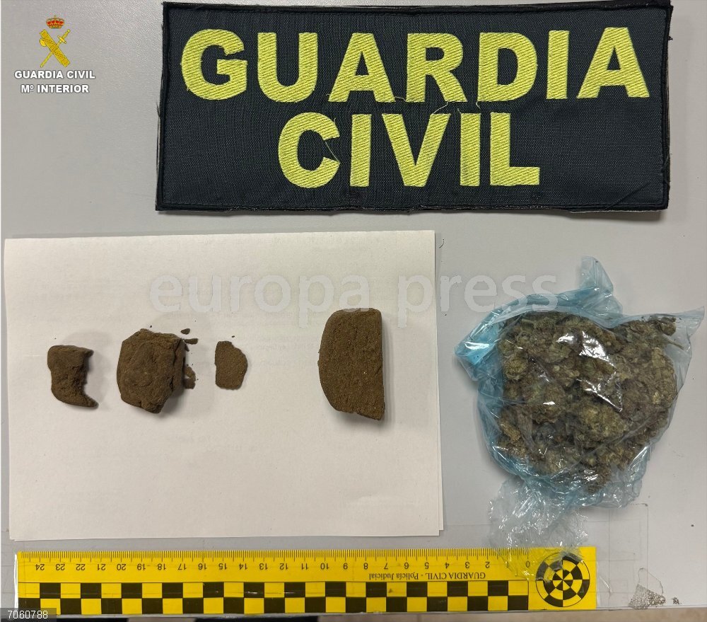 Detenido en la A-3 en Montalvo (Cuenca) cuando conducía con 40 gramos de hachís y 12 gramos de marihuana. Detenido en la A-3 en Montalvo (Cuenca) cuando conducía con 40 gramos de hachís y 12 gramos de marihuana.