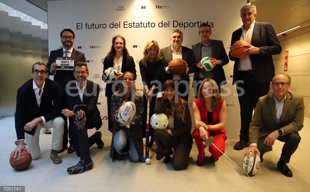 Varios.- Almudena Cid: "Es importante que profesionalicen a los deportistas de alto nivel" La exgimnasta Almudena Cid, en el centro de la imagen, destacó la importancia de la profesionalización de los deportistas de alto nivel en España.