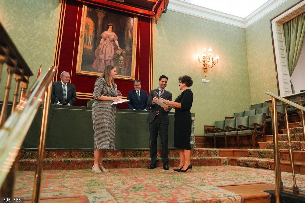 El Gobierno regional reconoce en los Premios de Ciencia en Español la promoción de la investigación al público general El consejero de Educación, Ciencia y Universidades, Emilio Viciana, en la entrega de los Premios de Ciencia en Español