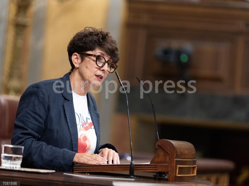 El PNV justifica su ausencia del interrogatorio a Sánchez en el Senado: "No participamos en circos político mediáticos" Maribel Vaquero Montero, portvoz del PNV, en la tribuna del hemiciclo