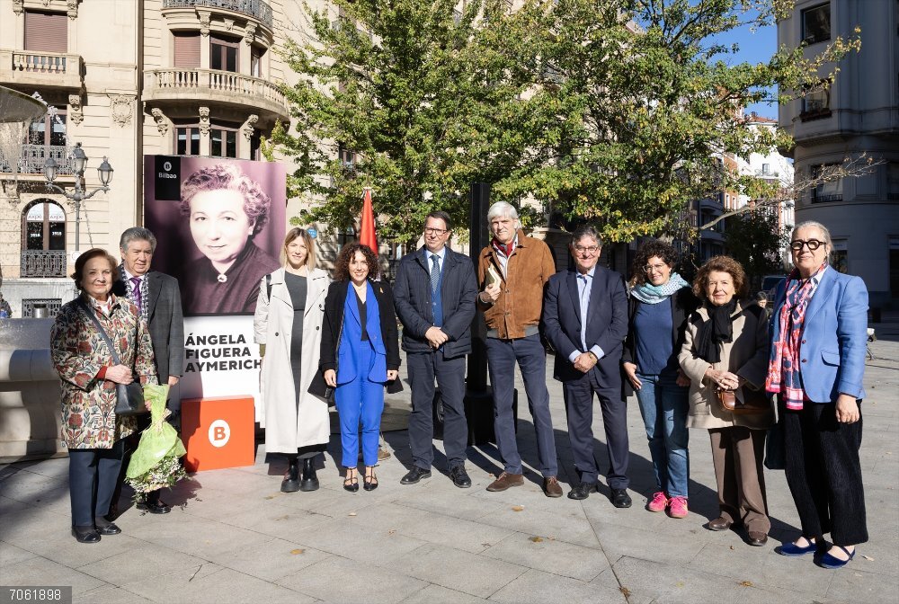 Homenaje este martes a la poeta bilbaina Ángela Figuera con una ofrenda floral en la Plaza Jado de Bilbao. Homenaje este martes a la poeta bilbaina Ángela Figuera con una ofrenda floral en la Plaza Jado de Bilbao.