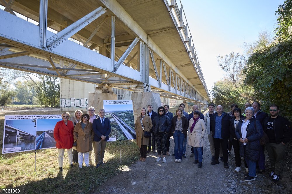 Cohesión Territorial presenta la solución integral para el puente de Marcilla a los ayuntamientos de la zona El consejero Óscar Chivite presenta las futuras actuaciones en el puente de Marcilla.