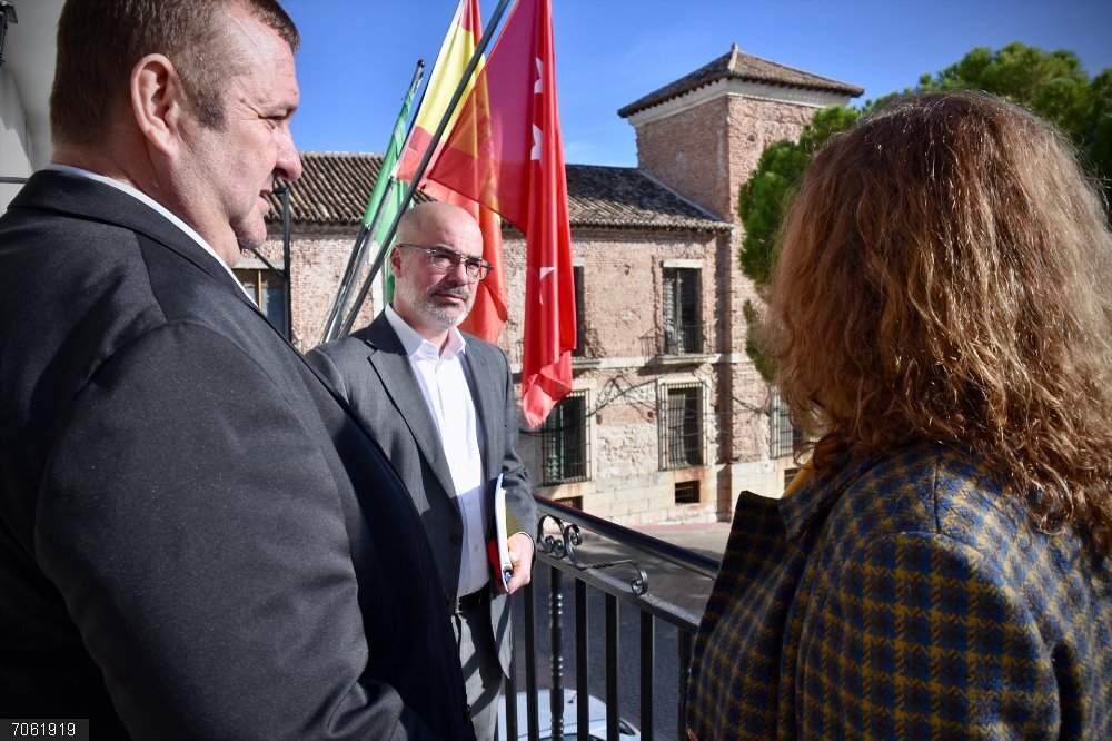 El delegado del Gobierno visita Copra para conocer los principales proyectos del municipio El delegado del Gobierno en Madrid, Francisco Martín, junto al alcalde Corpa, Santiago Serrano.