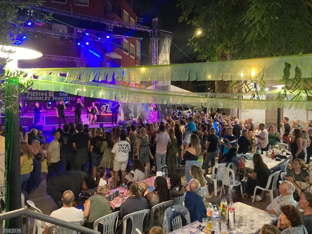 Alicante.- El Ayuntamiento aprueba destinar 124.000 euros a subvencionar las fiestas en los barrios y partidas Fiesta en una partida de Alicante