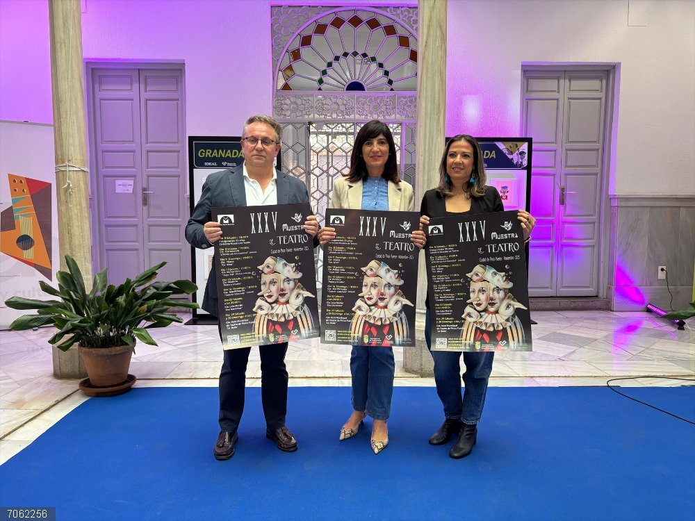 Granada.- La Muestra de Teatro de Pinos Puente cumple 35 años en su edición del próximo noviembre Desde la izquierda, Enrique Medina, Pilar Caracuel y Rosabel Pérez