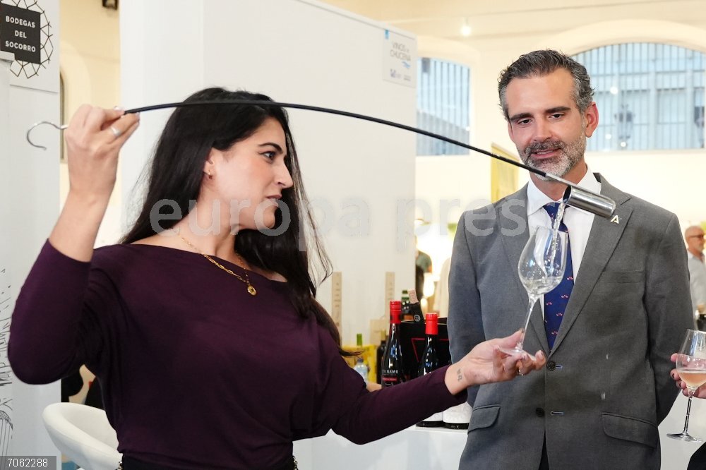 Ramón Fernández-Pacheco inaugura la Feria del Vino y el Mar (Vimar) El consejero de Agricultura, Pesca, Agua y Desarrollo Rural, Ramón Fernández-Pacheco, inaugura la Feria del Vino y el Mar. A 28 de octubre de 2025 en Huelva, Andalucía (España). El consejero de Agricultura, Pesca, Agua y Desarrollo Rural, Ramón Fernández-Pacheco, inaugura la Feria del Vino y el Mar (Vimar), un evento que pone en valor la calidad y la proyección internacional de los productos agroalimentarios y pesqueros andaluces, así como su papel en la economía y la sostenibilidad del sector.