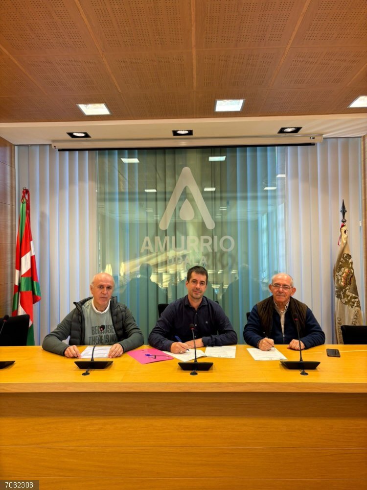 El Ayuntamiento de Amurrio y Ategin firman un convenio para fomentar la integración social y el acceso a la vivienda El acuerdo contempla una subvención anual de 9.000 euros destinada a respaldar los programas que Ategin