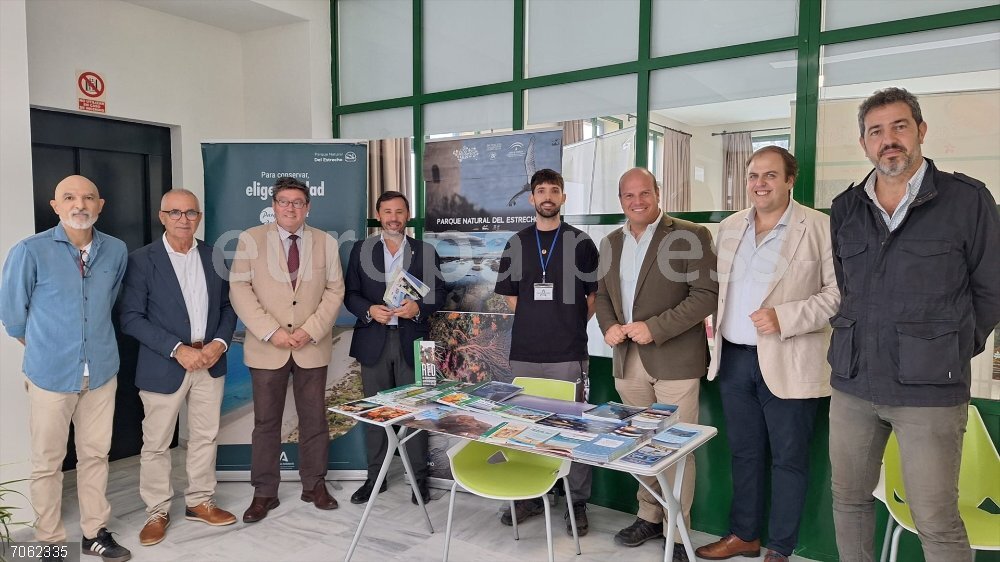 Cádiz.- El Parque Natural del Estrecho celebra sus IV Jornadas de Productos y Productores El subdelegado de la Junta de Andalucía en el Campo de Gibraltar, Javier Ros, en las IV Jornadas de Productos y Productores en el Parque Natural del Estrecho.