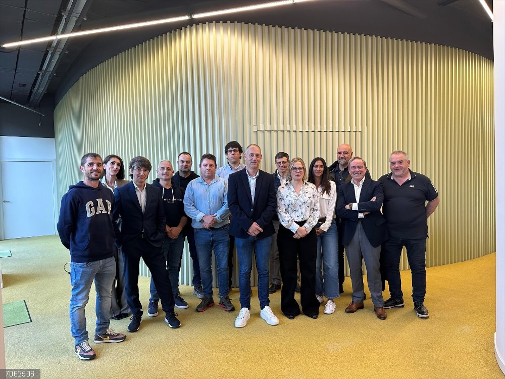 En el centro, el nuevo presidente de Afrucat, Andreu Viladegut En el centro, el nuevo presidente de Afrucat, Andreu Viladegut