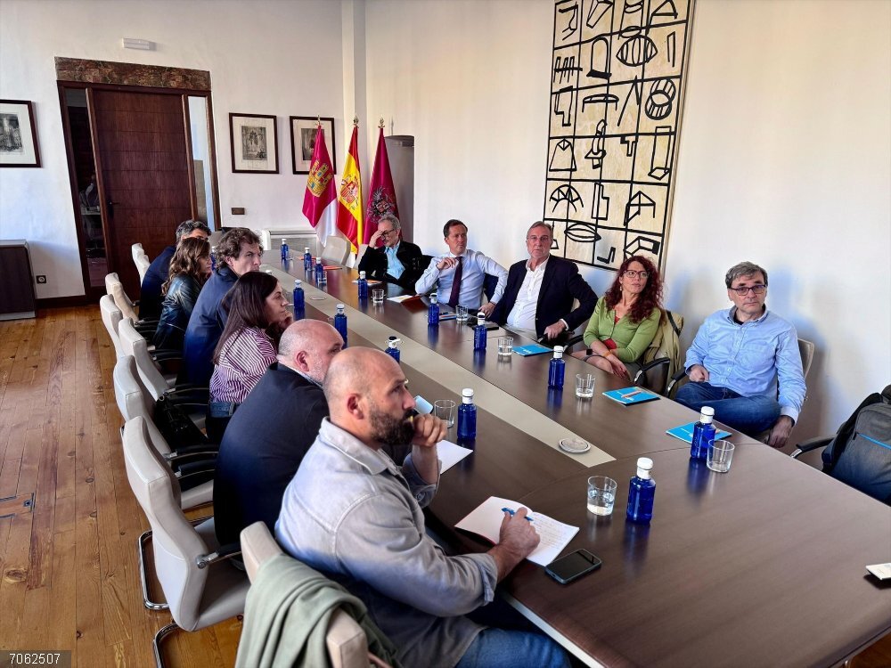 Reunión con la empresa redactora del POM, los grupos políticos y técnicos municipales de Toledo Reunión con la empresa redactora del POM, los grupos políticos y técnicos municipales de Toledo