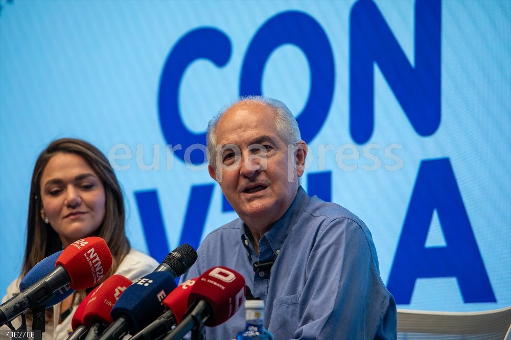 El exalcalde de Caracas Antonio Ledezma: Maduro "es una amenaza para el mundo por el narcotráfico y el terrorismo" August 6, 2024, Madrid, Spain: Antonio Ledezma, former Deputy of the National Congress of Venezuela.speaks during a press conference in Madrid. This morning, the CON VZLA Command established in Madrid, led by Antonio Ledezma, former Deputy of the National Congress of Venezuela, offered a press conference to provide information on the verification of the counting process of the presidential elections last Sunday through the electoral records and to denounce the flagrant violation of human rights that the Venezuelan regime is carrying out, with nearly 1,000 arbitrary arrests in the last 7 days, according to figures from PROVEA and the Penal Forum.