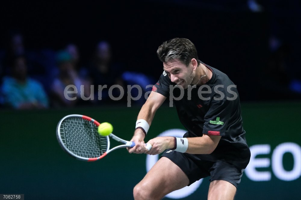 2025 Rolex Paris Masters tennis Tournament 28 October 2025, France, Paris: British tennis player Cameron Norrie in action against Spanish Carlos Alcaraz during their men's singles round of 32 match of the Rolex Paris Masters ATP 1000 tennis tournament at La Defense Arena. Photo: Pierre Stevenin/ZUMA Press Wire/dpa