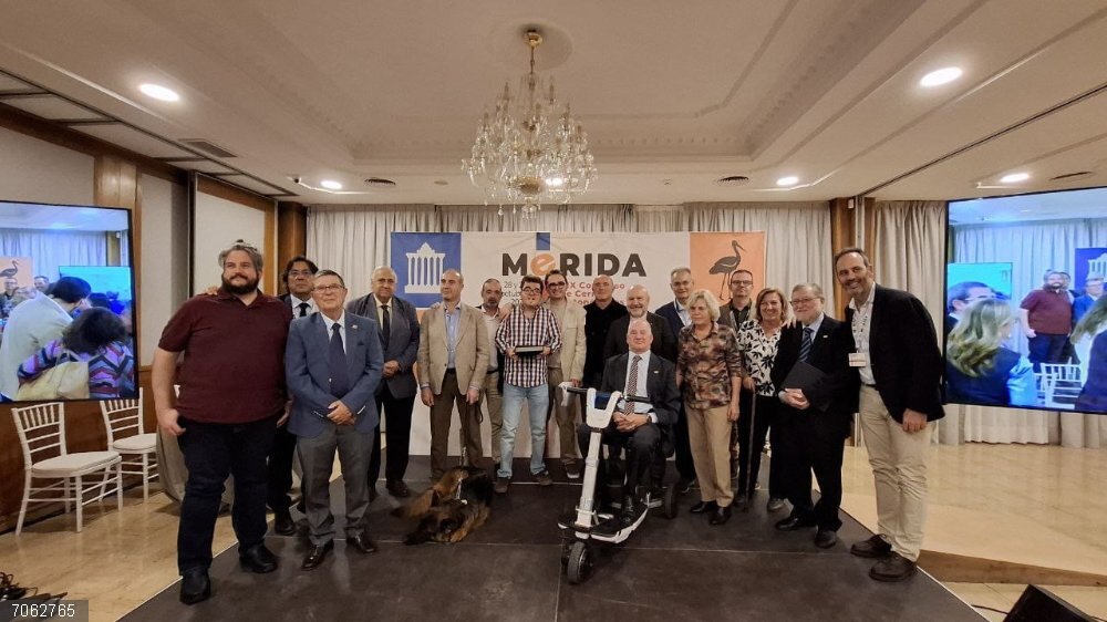 El CERMI propone un 'tratado ibérico' para el reconocimiento mutuo de la discapacidad entre España y Portugal Foto de familia de presidentes del CERMI y responsables del CERMI en el congreso que se celebra en Mérida.