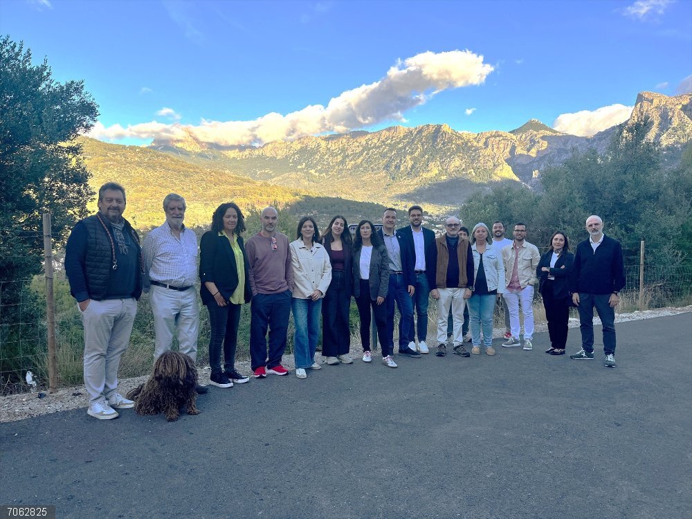 PSIB advierte que la Ley de Proyectos Estratégicos "pone en peligro" la declaración de la Serra como Patrimonio Mundial Reunión de representantes del PSIB de la Serra de Tramuntana.