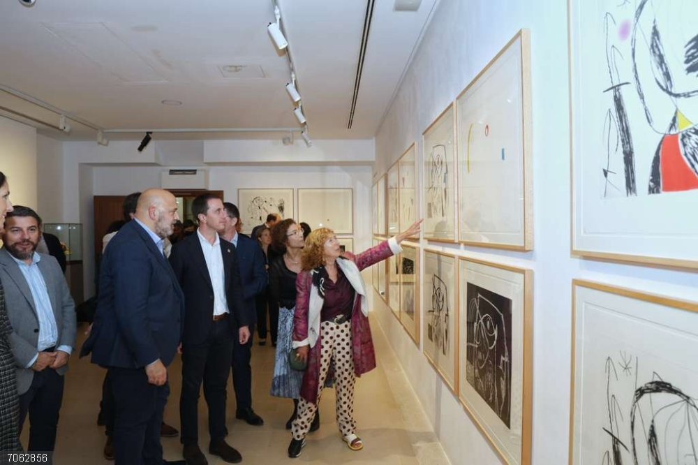 Un centenar de personas asisten a la inauguración de la exposición sobre la relación de Miró y la Galeria Pelaires Acto de inauguración de la exposición 'Joan Miró i el despertar de l’art contemporani a Mallorca. Miró i Pelaires 1969-1983'.