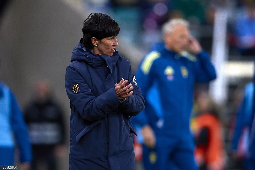 La seleccionadora Sonia Bermúdez aplaude durante el Suecia-España de la Liga de Naciones 2025 La seleccionadora Sonia Bermúdez aplaude durante el Suecia-España de la Liga de Naciones 2025