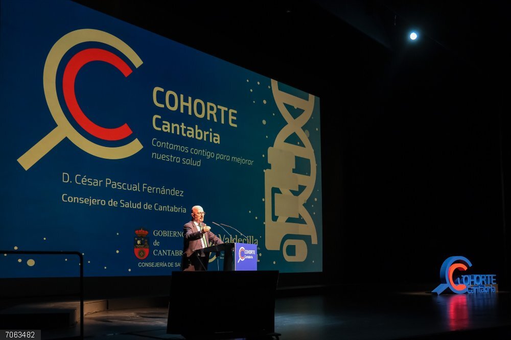 Cohorte Cantabria celebra sus 50.000 voluntarios, que han convertido la comunidad en un "labortatorio" de salud El consejero de Salud, César Pascual, en el acto conmemorativo de los 50.000 voluntarios participantes en Cohorte Cantabria