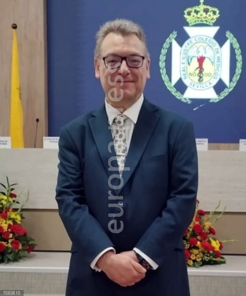 Sevilla.- El Colegio de Médicos reconoce como 'Médico Ilustre' a José Manuel Araújo, profesional del Área Sanitaria Sur José Manuel Araújo, médico del Área Sanitaria Sur, reconocido como 'Médico Ilustre' por el Colegio de Médicos de Sevilla