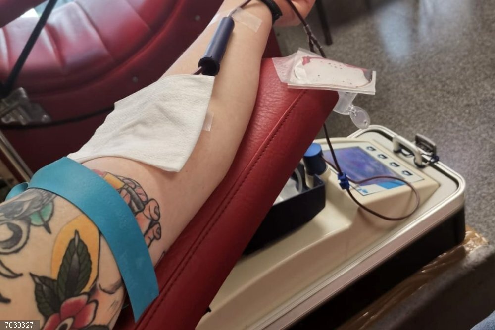 El SCS desmonta mitos como que las personas tatuadas o las que viajen a determinados destinos no pueden donar sangre Donante de sangre en Canarias