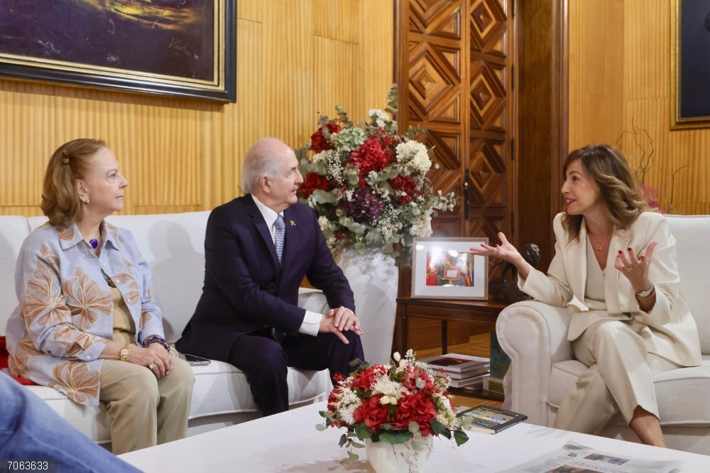 Zaragoza.- Natalia Chueca recibe al exalcalde de Caracas, Antonio Ledezma La alcaldesa de Zaragoza, Natalia Chueca, recibe al exalcalde de Caracas, Antonio Ledezma