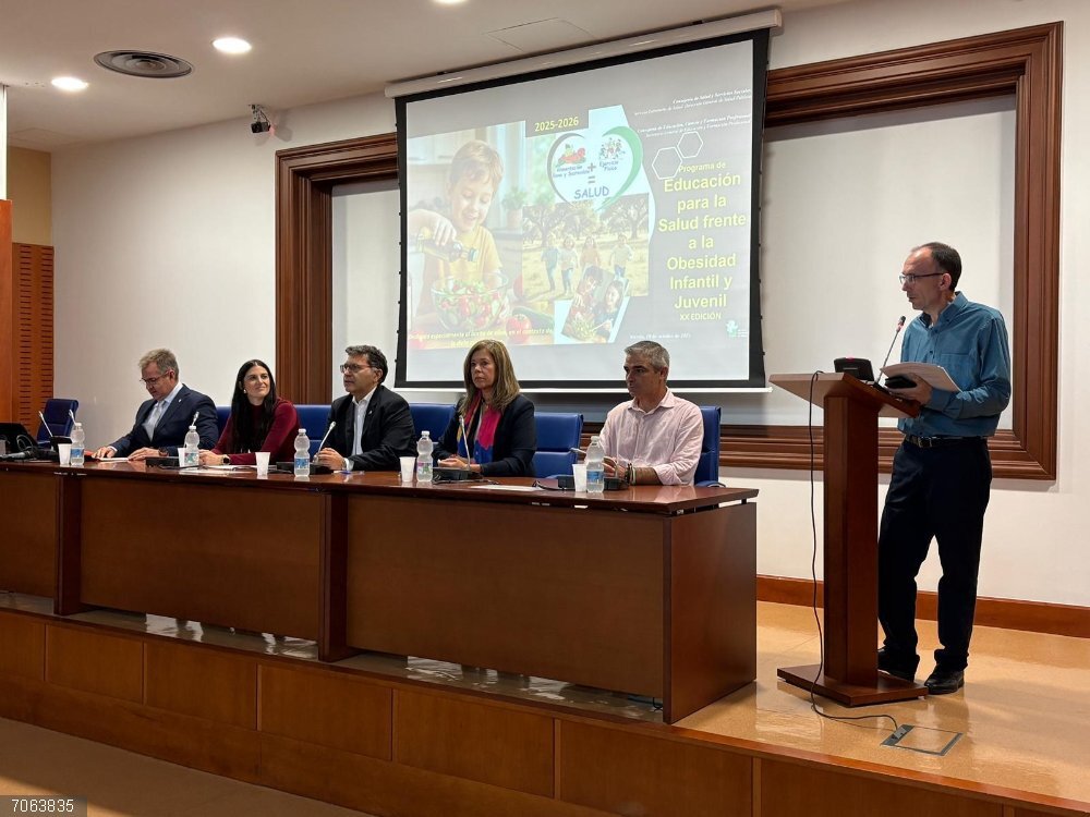 Profesionales docentes y no docentes se forman en Mérida en prevención de la obesidad infantil y juvenil Jornada de formación para prevenir la obesidad infantil y juvenil en Mérida