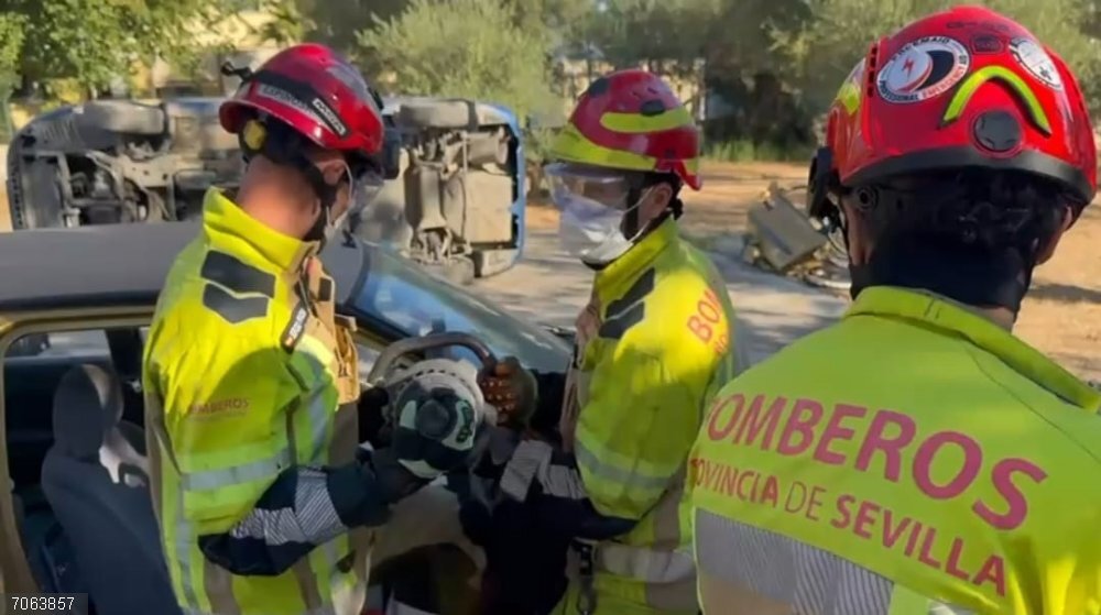 Bomberos de la provincia se forman en intervenciones en accidentes con vehículos eléctricos, híbridos y de gas Bomberos de la provincia se forman en intervenciones en accidentes con vehículos eléctricos, híbridos y de gas