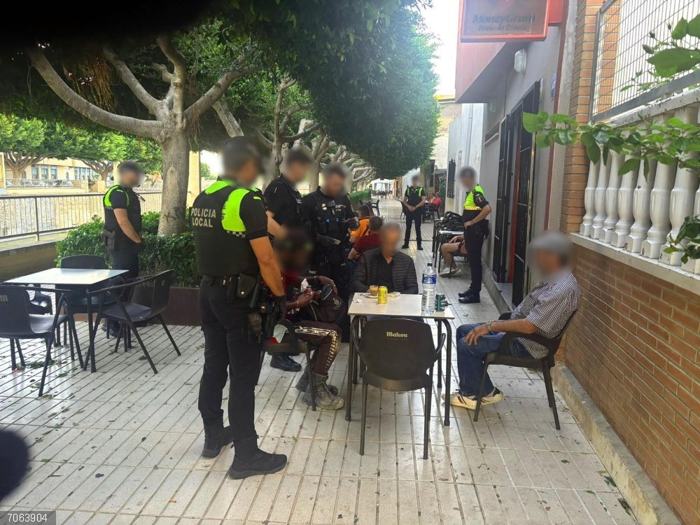 Alicante.- Sucesos.- Seis personas detenidas en Rojales acusadas de estancia irregular en España Seis personas detenidas en Rojales acusadas de estancia irregular en España