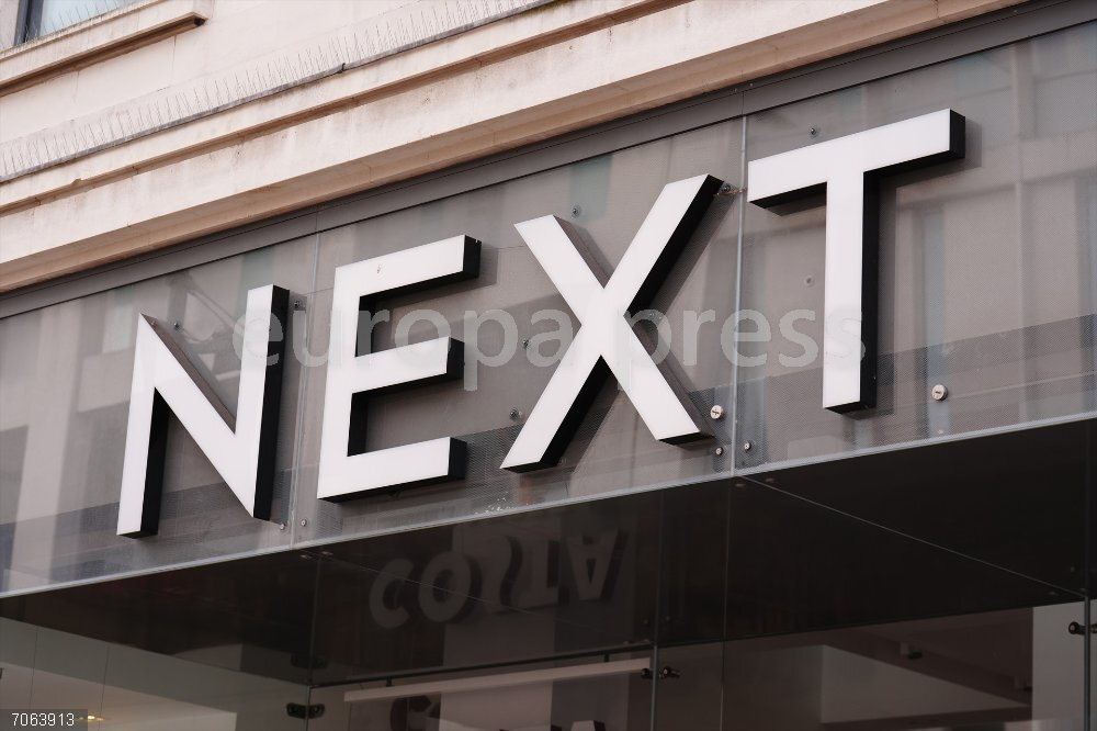 Next 29 October 2025, United Kingdom, Sheffield: A view of a Next store in Sheffield. High street giant Next has upgraded its profit guidance again amid optimism ahead of the key Christmas period, shrugging off concerns over pressures on shoppers' finances. Shares in the company, which runs around 900 stores, jumped on Wednesday morning as a result. Photo: Mike Egerton/PA Wire/dpa