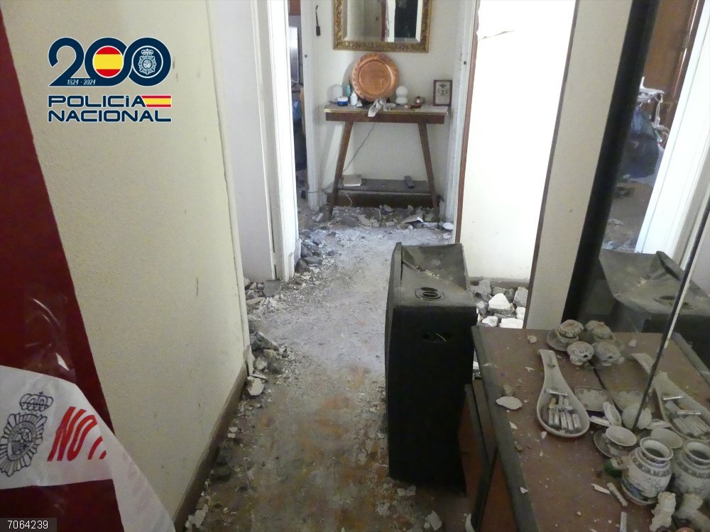 AMP.- Detenido un hombre de 47 años en Logroño por provocar una explosión de gas butano para matar a su vecino de arriba Estado en el que quedó la vivienda del detenido por ocasionar una explosión con intención de matar a su vecino de arriba