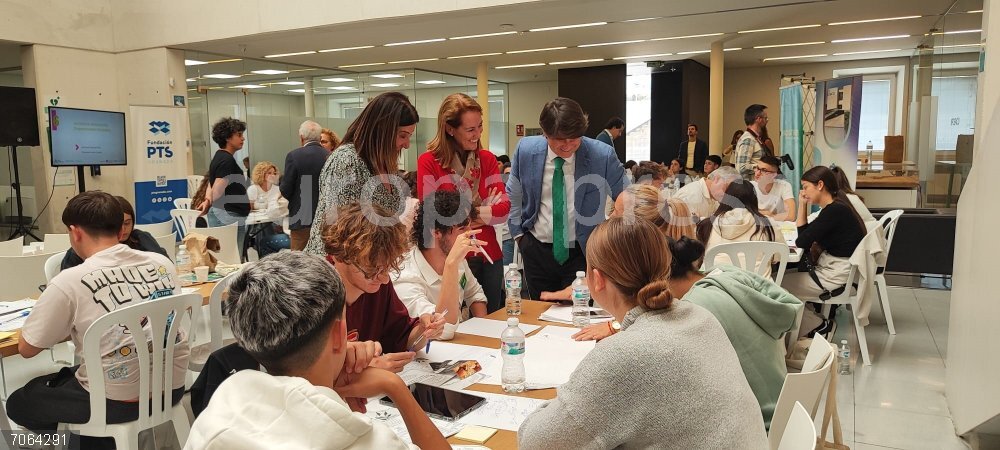 Granada.- Educación.- Unos cien estudiantes trabajan en mejorar los diagnósticos médicos con un proyecto emprendedor Hackaton de Andalucía Emprende en la provincia de Granada