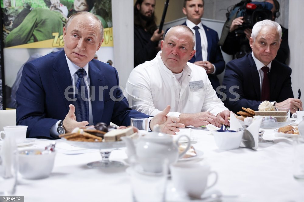 Putin Visits Mandryka Central Military Clinical Hospital RUSSIA, MOSCOW - OCTOBER 29, 2025: Russia's President Vladimir Putin, the hospital's chief Pavel Krainyukov, and Russia's Defence Minister Andrei Belousov (L-R) are seen during a visit to Mandryka Central Military Clinical Hospital,Image: 1048991989, License: Rights-managed, Restrictions: * Switzerland And Russia Rights Out *, Model Release: no, Credit line: Vyacheslav Prokofyev / Zuma Press / ContactoPhoto
Editorial licence valid only for Spain and 3 MONTHS from the date of the image, then delete it from your archive. For non-editorial and non-licensed use, please contact EUROPA PRESS.