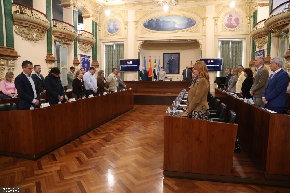El pleno de Diputación de Badajoz da luz verde a dos nuevos planes que invertirán 17 millones de euros en la provincia Pleno de octubre de la Diputación de Badajoz