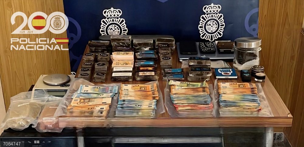 Sucesos.- Detenidas cuatro personas vinculadas con una asociación cannábica en Maó Detenidas cuatro personas vinculadas con una asociación cannábica en Maó.