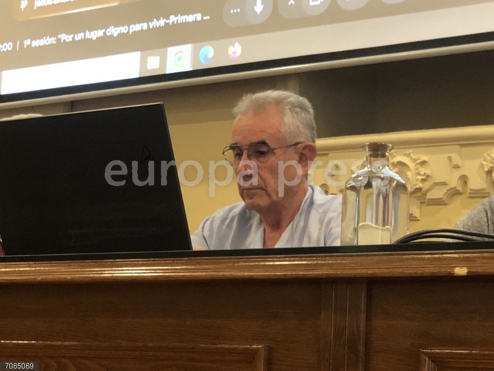 Granada.- Podemos amplía su denuncia por la realización de obras municipales "en contacto" con amianto El portavoz de Podemos Granada, Salvador Soler