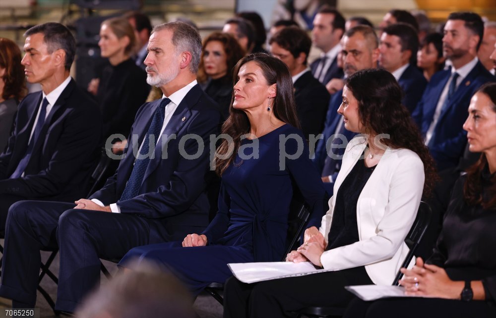 Los Reyes presiden en Valencia el homenaje a las víctimas de la dana, coincidiendo con el primer aniversario de la catástrofe El Rey Felipe VI y la Reina Letizia presiden el homenaje a las víctimas de la dana, en el Museo de las Ciencias Príncipe Felipe, a 29 de octubre de 2025, en Valencia, Comunidad Valenciana (España). Sus Majestades los Reyes y otros cargos institucionales asisten al funeral de estado en memoria de las víctimas de la dana, coincidiendo con el primer aniversario de la catástrofe.